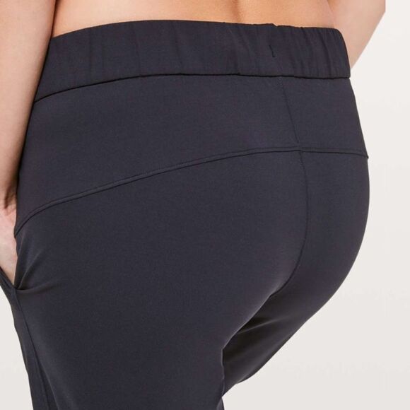LULULEMON Black On The Fly Crop *23" (Second Release) Size 4 - Picture 2 of 10